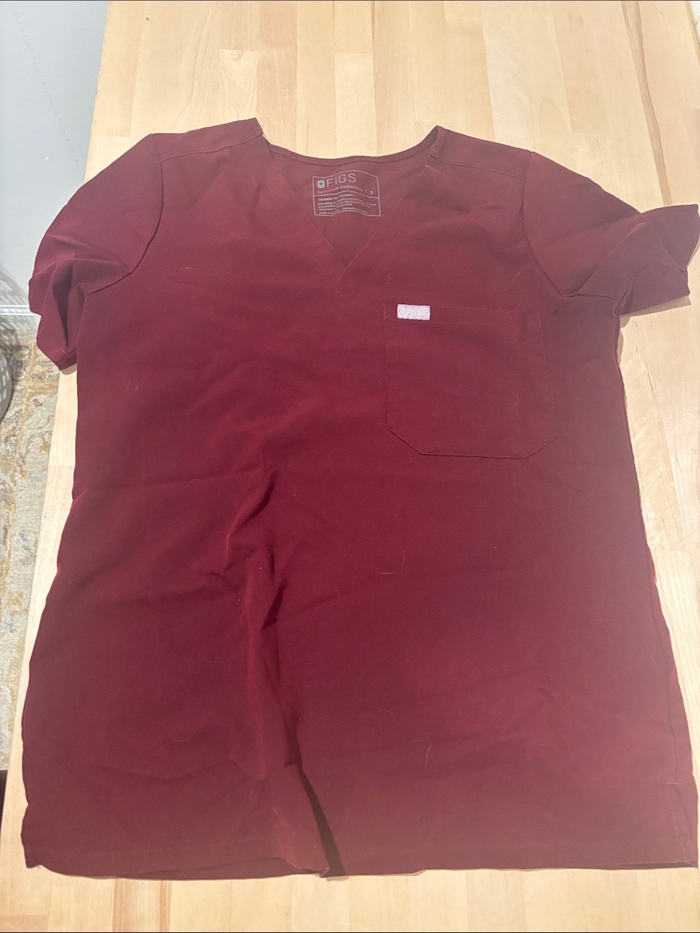 FIGS Women’s V-Neck Pocket Scrub Top in Burgundy